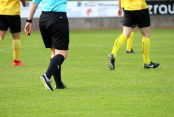 Calcio: arbitrare senza infortuni